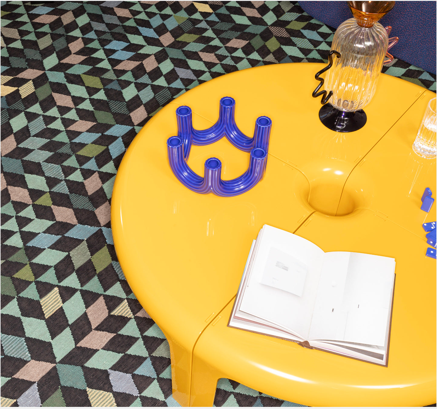 4/4 - Table